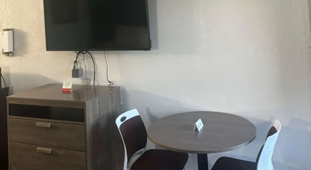 Standard Neljän hengen huone Econo Lodge Calhoun South