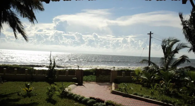 Club 7 Beach Resort, Rezervovat Lázně / Resort Hotely v Thalassery se snídaní, Snídaně