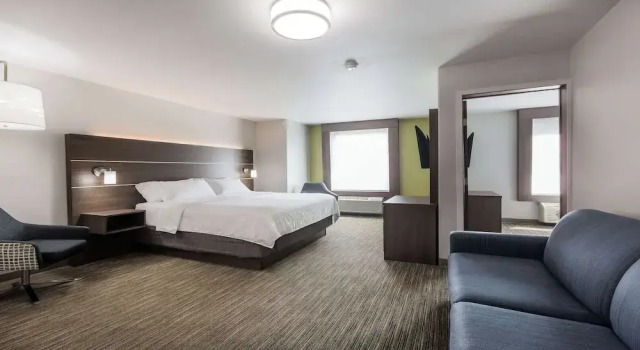 Люкс Holiday Inn Express & Suites-Regina-South by IHG