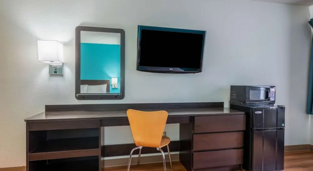 Четырёхместный номер Deluxe Motel 6-Rocky Mount, NC