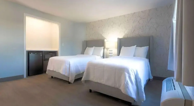 Номер Deluxe Westborough Inn