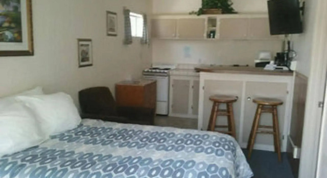 Bishop Village Motel, Rezerwuj Motel Hotele w Eastern Sierra z basenem, Basen