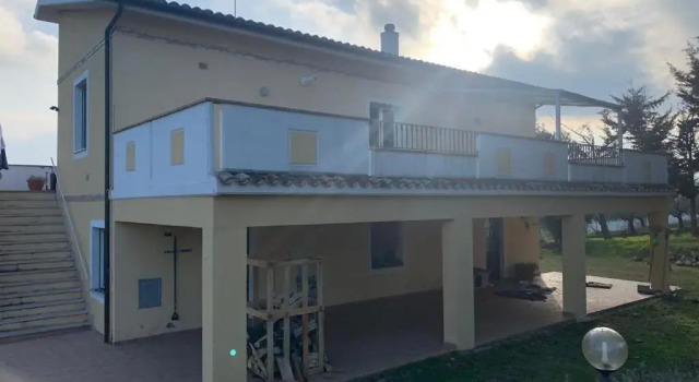 Beautiful Mountain View Home in Castilenti, Buchen Sie Hotel Castilenti Abruzzen