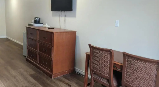 Четырёхместный номер Standard Falls Lodge & Suites