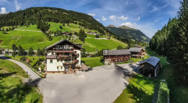 Hotel Garni Grünmoos, Забронировать Отель Санкт-Якоб-ин-Деферегген Defereggen Valley