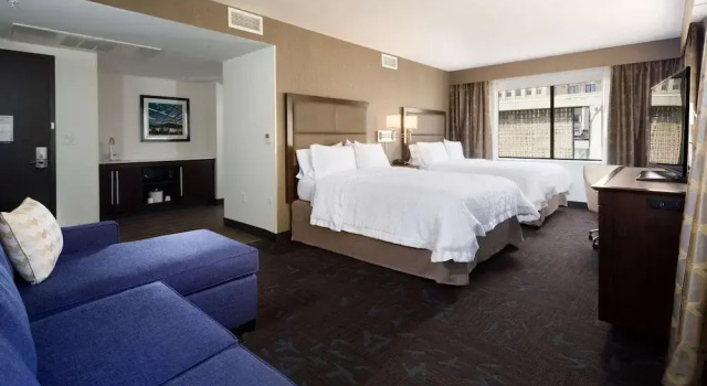 Четырёхместная студия люкс Hampton Inn & Suites Dallas Downtown
