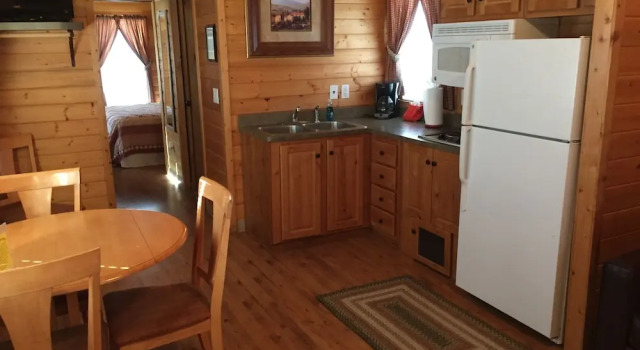 Deluxe Chalet Kingman KOA