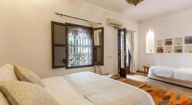 Camera tripla Deluxe Riad Amin