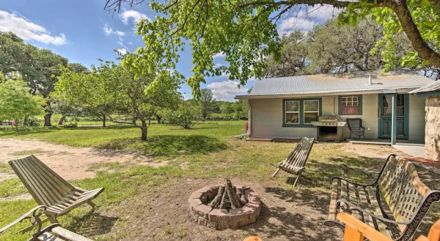 Коттедж Betty B's River House < 1 Mi to Blanco State Park!