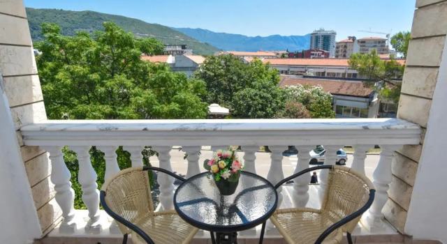 Трёхместный номер Standard с балконом Hotel Grbalj