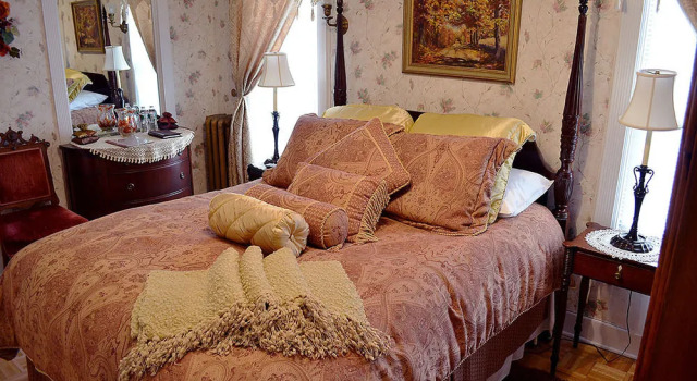 Seasons on Main Bed and Breakfast, Забронировать Отель Стокбридж Bousquet Ski Area, рядом с Schantz Galleries