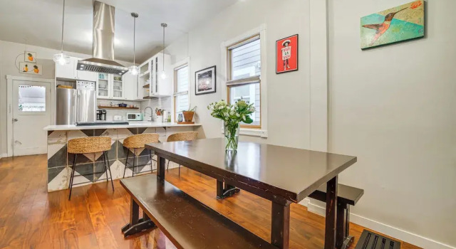 Коттедж Heart of Seattle: Pet-friendly Bungalow w/ Yard!