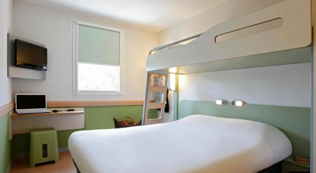 Logis Hôtel de Port dAlon - St Cyr sur Mer, Забронировать Отель Ла-Сьота Calanques National Park