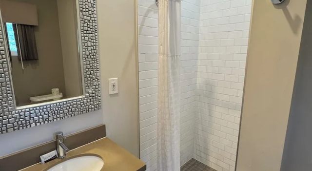Номер Deluxe Granada Inn