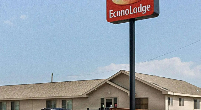 Четырёхместный номер Standard Econo Lodge Jamestown South