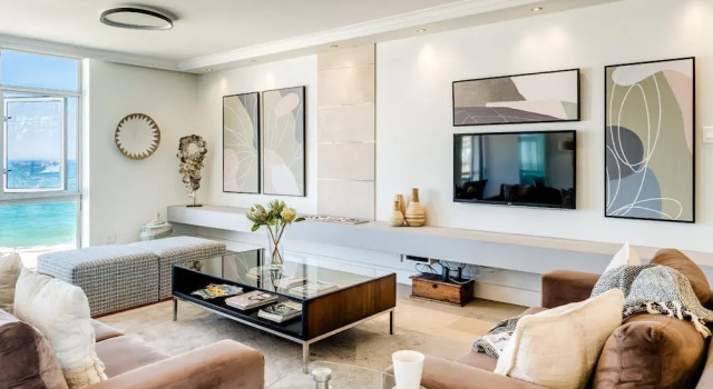 Camps Bay Beachside 2bed w Sea View Cloud 9