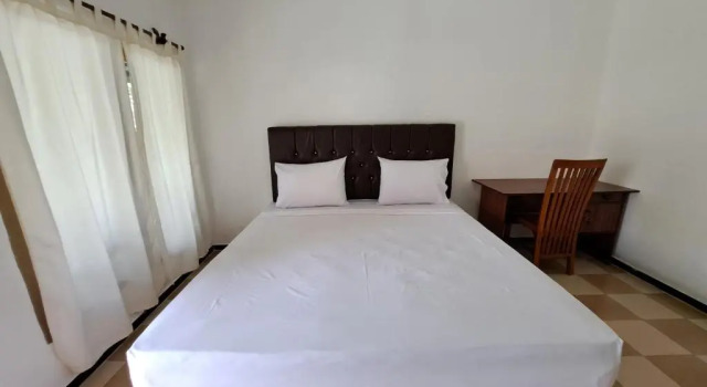 Surfers Beachfront Lombok, Book Hotel Hotels in Lombok with Parking, Parking