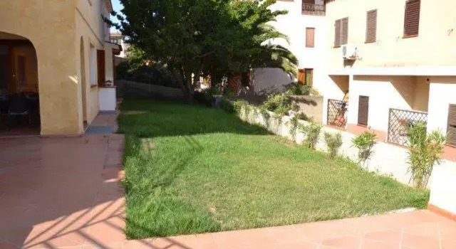 Апартаменты Цокольный этаж с 2 комнатами Residence Le Ginestre / Ataras