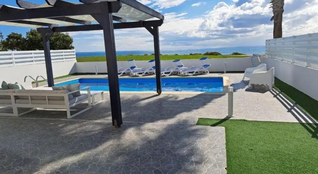 Willa Villa Waves