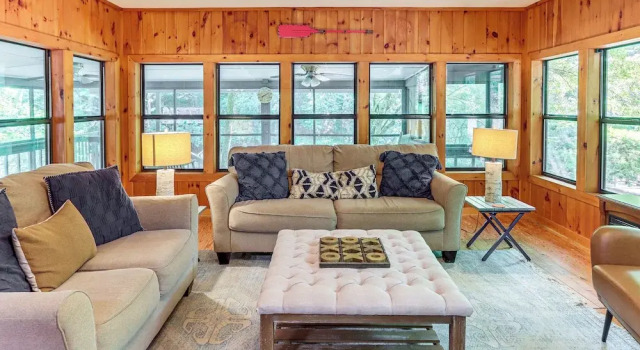 Cartecay River Retreat w/ Yard & Screened Porch!, Buchen Sie Ferienhaus Ellijay Georgia
