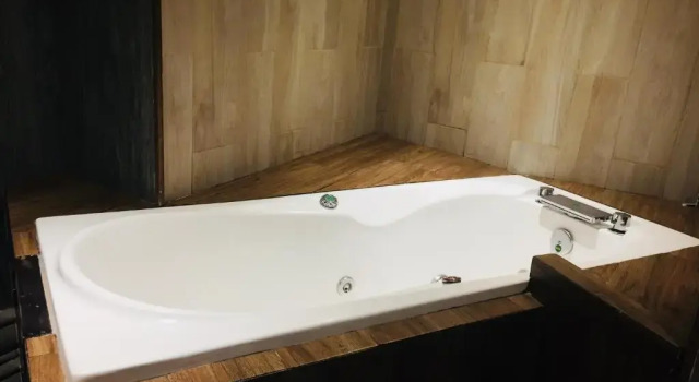 Полулюкс Hotel California