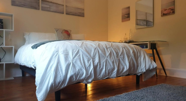 Little Robin Gate - Free Parking & Wifi - Central - 10 min Walk to Train Station - Ensuite Rooms, Забронировать Отель Борнмут Дорсет, рядом с Железнодорожный вокзал Борнмута