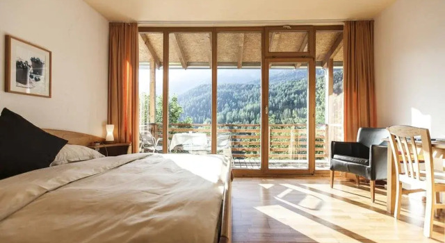Hotel Arnica Scuol, Book Hotel Scuol Grisons