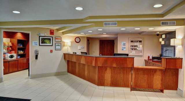 Holiday Inn Express Keene, Varaa Hotelli Hotellit New England uima-altaalla, Uima-allas