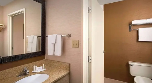 Двухместный люкс c 1 комнатой Fairfield Inn & Suites by Marriott Albuquerque Airport