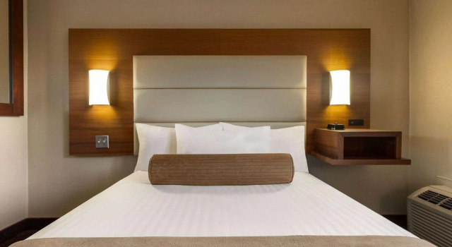 Atlantic Host Hotel, Trademark Collection by Wyndham, Buchen Sie Hotel Hotels in Québec mit Pool, Schwimmbad