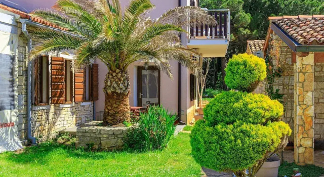 Beachfront Escape in Rovinj, Забронировать Апартаменты/квартира Ровинь Rovinj Riviera, рядом с Пристань для яхт Ровиня