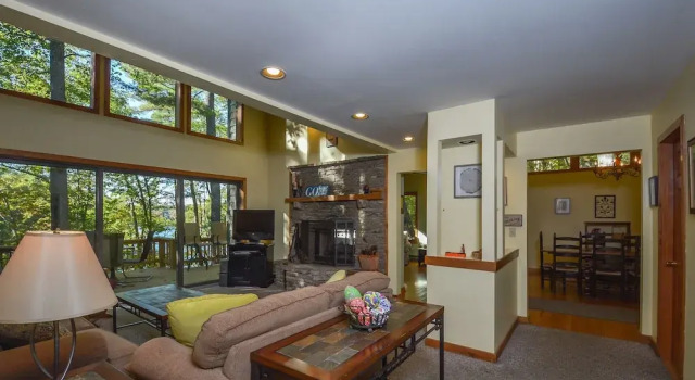 Lake Shore Retreat 5 Bedroom House, Buchen Sie Ferienhaus Hotels in Maryland mit Parkplatz, Parkplätze