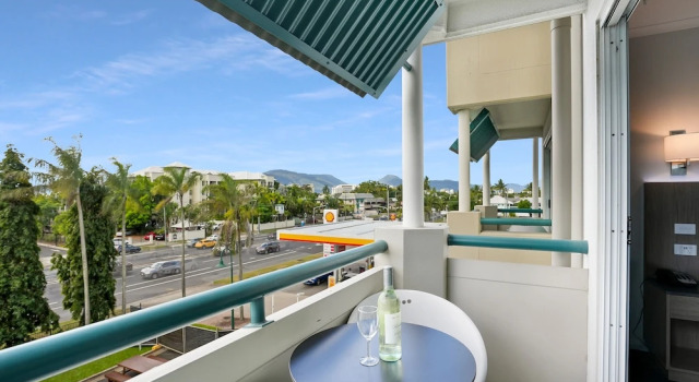 Двухместный номер Deluxe с балконом Cairns Sheridan Hotel