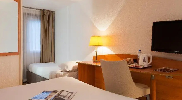 Трёхместный номер Comfort Hotel Evreux