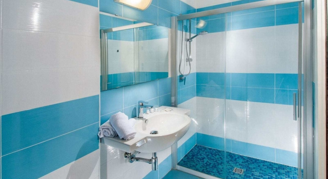 Четырёхместный номер Standard с балконом и с видом на море Hotel Atlantic