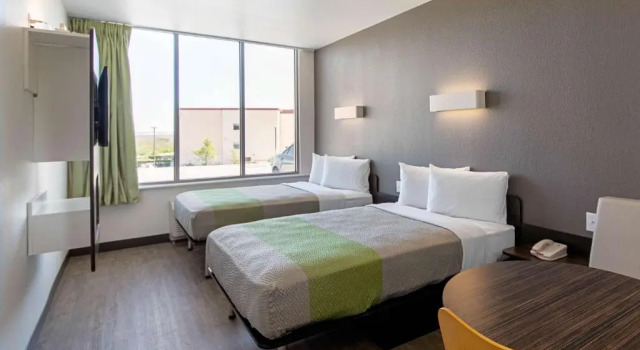 Четырёхместный номер Standard Motel 6 Austin Airport
