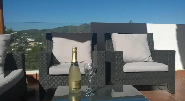 Villa up to 8 sleeps 4 bedrms 2
