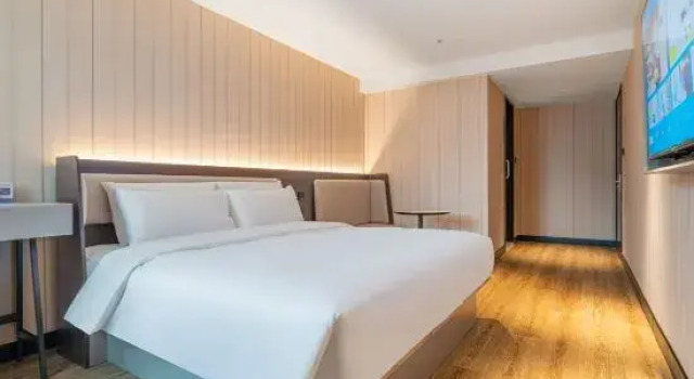 Люкс Deluxe HanTing Hotel (Wanda Plaza, Linping, Hangzhou)