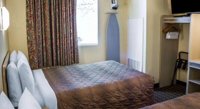 Четырёхместный номер Standard Econo Lodge Meadville