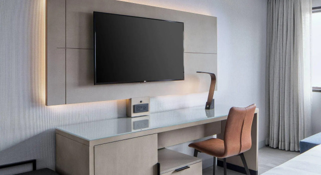 Четырёхместный номер Standard с балконом Marriott Lexington Griffin Gate Golf Resort & Spa