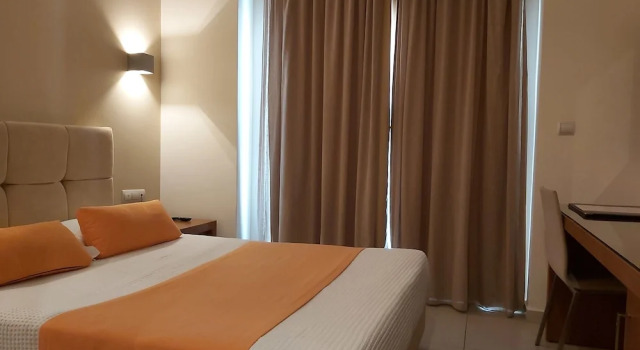 Двухместный номер Economy с балконом и с видом на город El Greco Hotel