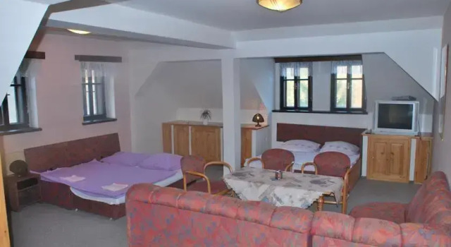 Pension V Jilmu, Reservar Hotel Hotéis e alojamentos em Jilemnice, Hotel