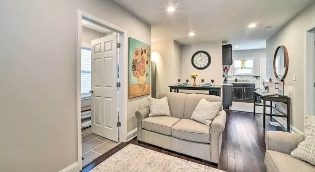 Lovely Dearborn Home w/ Gas Grill & Backyard!, Varaa Lomakoti Dearborn 