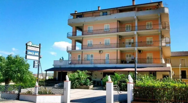 Il Quadrifoglio, Rezerwuj Hotel Frascineto 