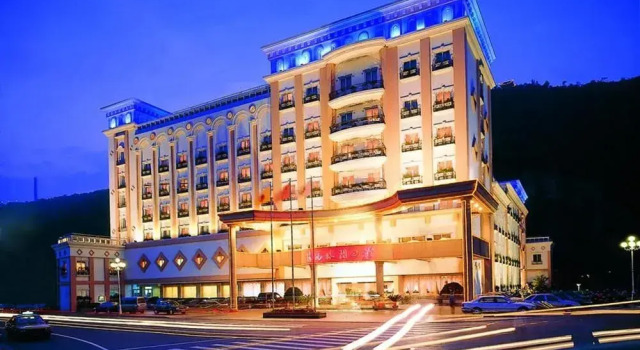 Hangzhou Xiaoshan Fangyuan Sunshine Leisure Resort, Rezerwuj Ośrodek wypoczynkowy Hotele w Xiaoshan z parkingiem, Parking