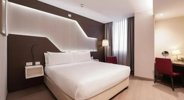 Двухместный номер Accessible DoubleTree by Hilton Yerevan City Centre