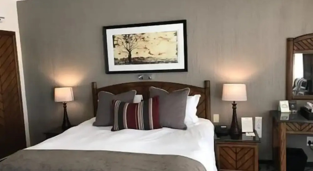 Kwa Maritane Self-Catering Chalets, Reservar Chalé Hotéis em Ga-Ramoga com piscina, Piscina