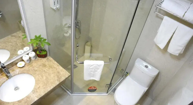 Номер Deluxe GreenTree Inn JiangSu WuXi YiXing East LongTan Road DongJiu Business Hotel