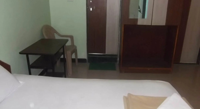Hotel Oasis, Забронировать Отель Отели штата Махараштры 3 звезды, 3*