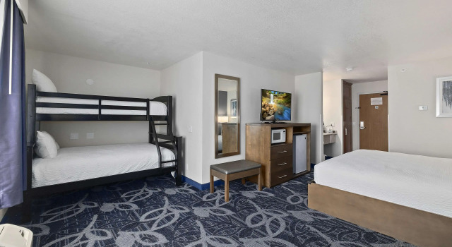 Четырёхместный номер Standard Best Western Plus Twin Falls Hotel